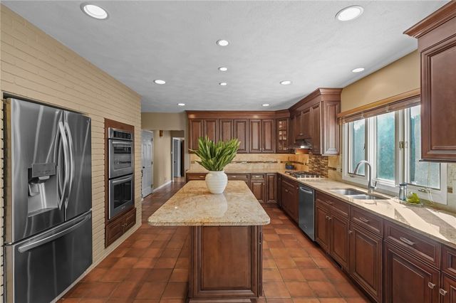 82 Mountain Laurel Drive, Cranston, RI 02920