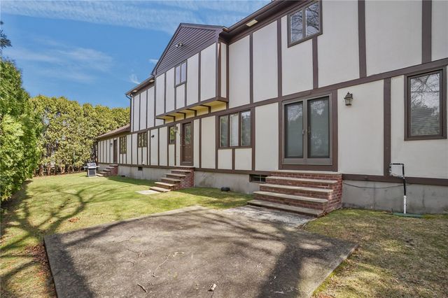 82 Mountain Laurel Drive, Cranston, RI 02920