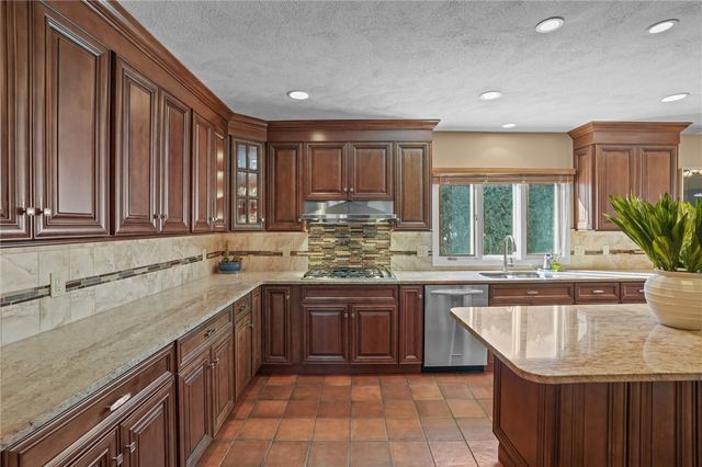 82 Mountain Laurel Drive, Cranston, RI 02920