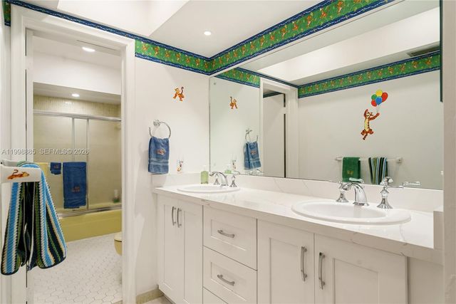 11490 SW 72nd Ct, Pinecrest, FL 33156