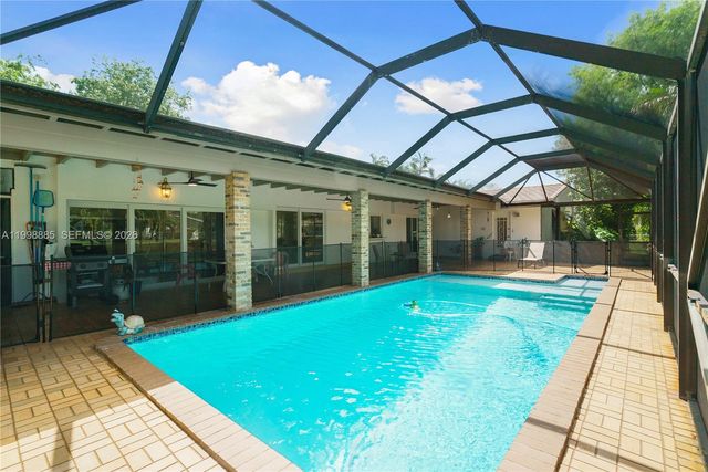 11490 SW 72nd Ct, Pinecrest, FL 33156