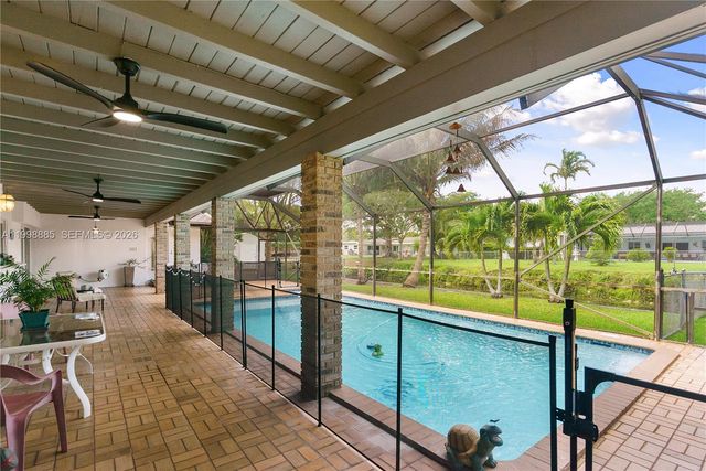 11490 SW 72nd Ct, Pinecrest, FL 33156