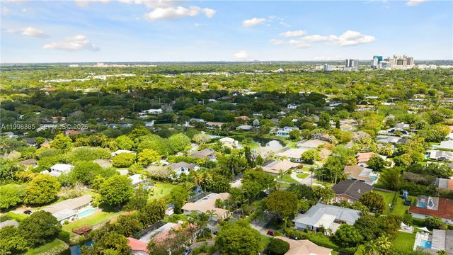 11490 SW 72nd Ct, Pinecrest, FL 33156