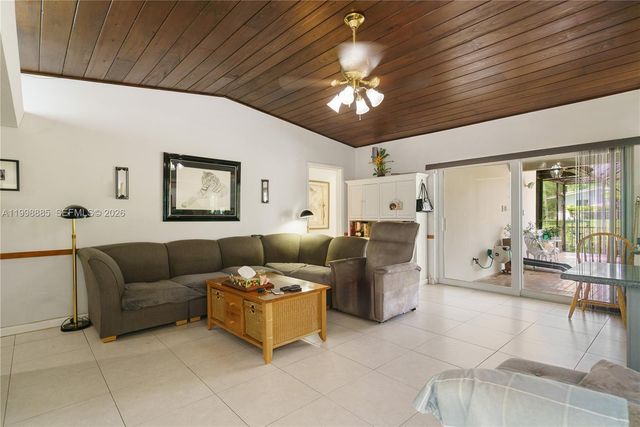 11490 SW 72nd Ct, Pinecrest, FL 33156