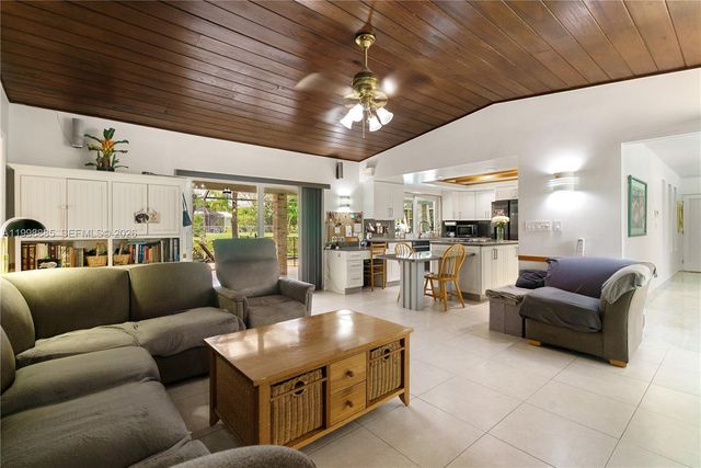 11490 SW 72nd Ct, Pinecrest, FL 33156