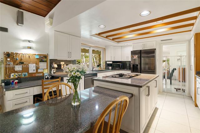 11490 SW 72nd Ct, Pinecrest, FL 33156