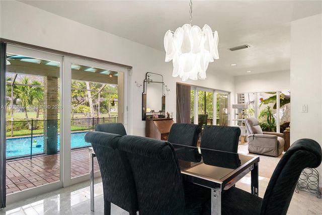 11490 SW 72nd Ct, Pinecrest, FL 33156