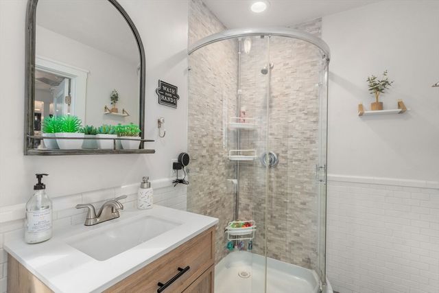 4 Waite Ave, Burlington, MA 01803