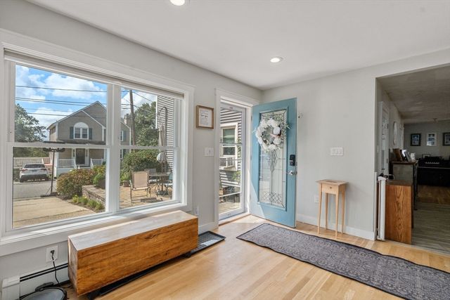 4 Waite Ave, Burlington, MA 01803