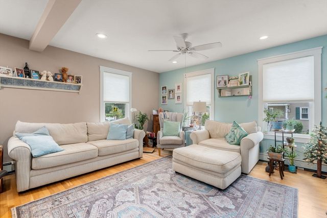 4 Waite Ave, Burlington, MA 01803