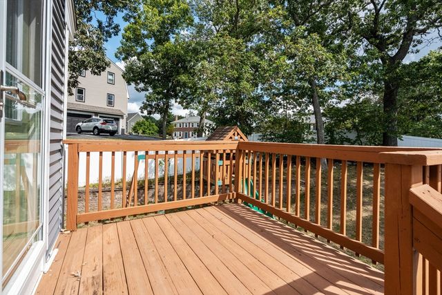 4 Waite Ave, Burlington, MA 01803