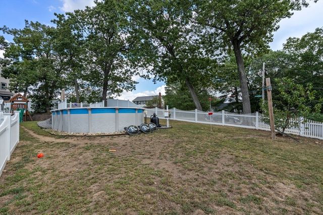 4 Waite Ave, Burlington, MA 01803