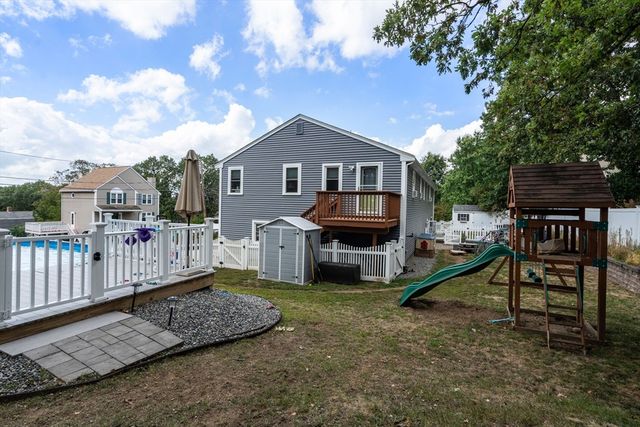4 Waite Ave, Burlington, MA 01803