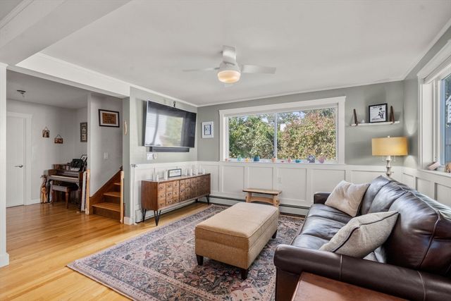 4 Waite Ave, Burlington, MA 01803