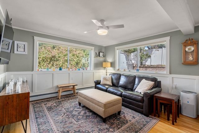 4 Waite Ave, Burlington, MA 01803