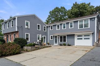 4 Waite Ave, Burlington, MA 01803