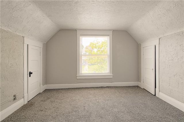 3025 WAYNE Avenue, Kansas City, MO 64109