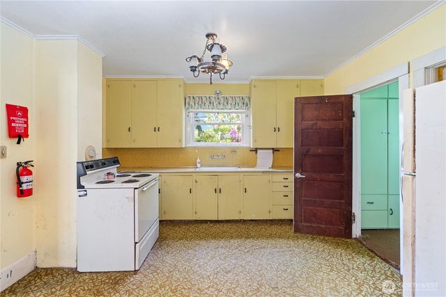 412 5th Street, Hoquiam, WA 98550