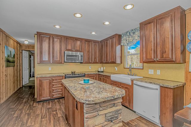 81 Silver Pond Ln, Hemingway, SC 29554