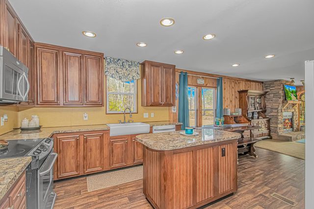 81 Silver Pond Ln, Hemingway, SC 29554