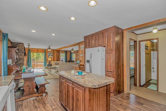 81 Silver Pond Ln, Hemingway, SC 29554