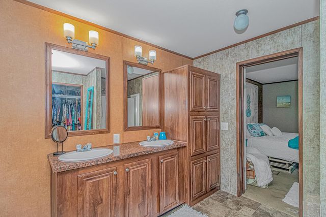 81 Silver Pond Ln, Hemingway, SC 29554