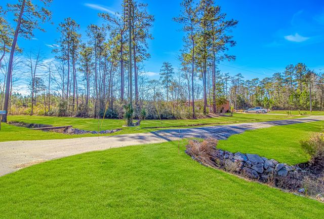 81 Silver Pond Ln, Hemingway, SC 29554