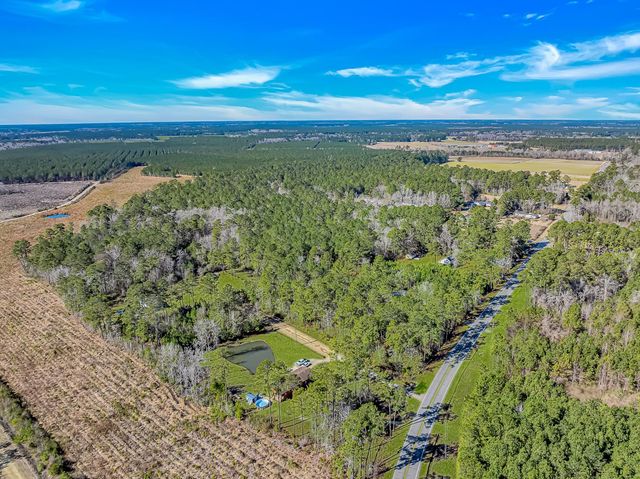 81 Silver Pond Ln, Hemingway, SC 29554