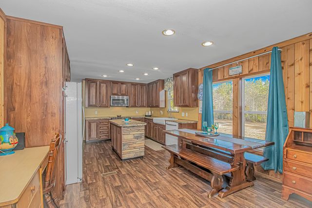 81 Silver Pond Ln, Hemingway, SC 29554