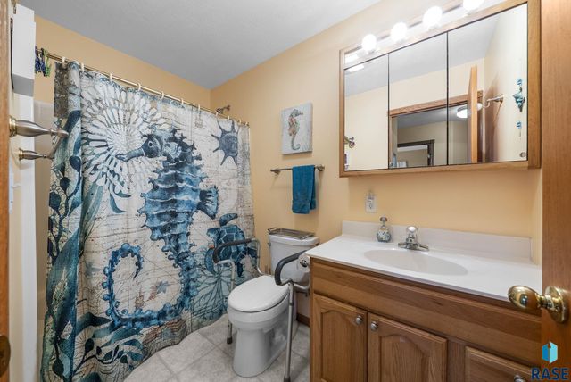 300 W 8th St Street, Dell Rapids, SD 57022