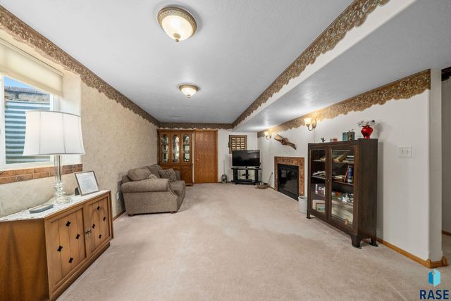 300 W 8th St Street, Dell Rapids, SD 57022