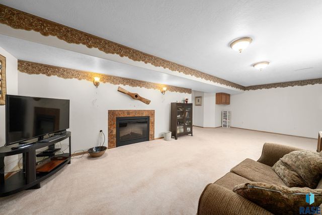 300 W 8th St Street, Dell Rapids, SD 57022