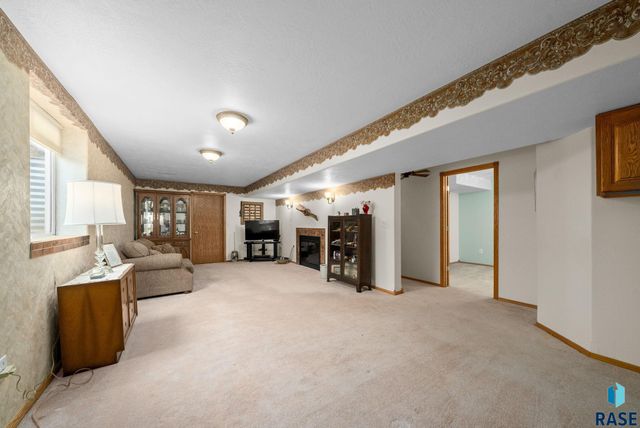 300 W 8th St Street, Dell Rapids, SD 57022