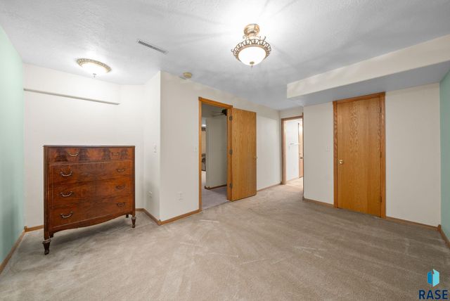 300 W 8th St Street, Dell Rapids, SD 57022