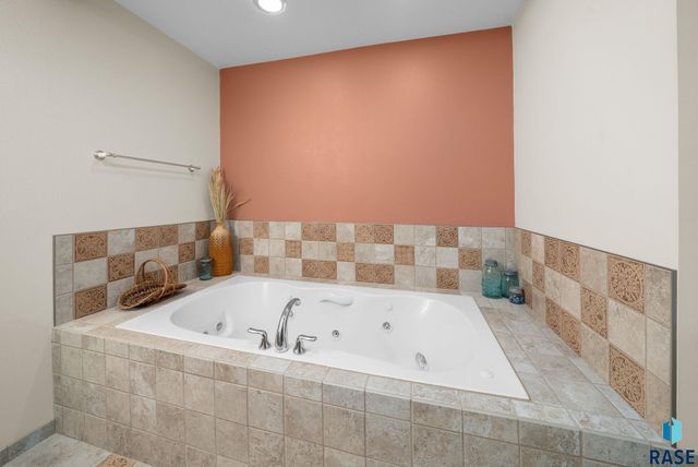 300 W 8th St Street, Dell Rapids, SD 57022