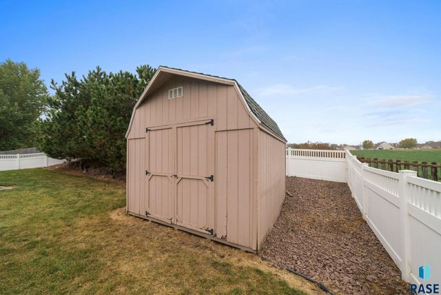 300 W 8th St Street, Dell Rapids, SD 57022