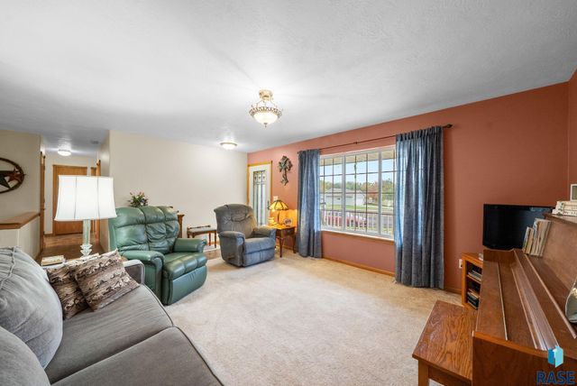 300 W 8th St Street, Dell Rapids, SD 57022