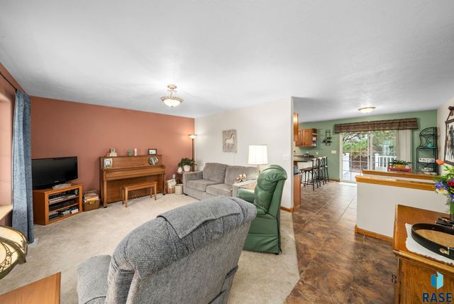 300 W 8th St Street, Dell Rapids, SD 57022