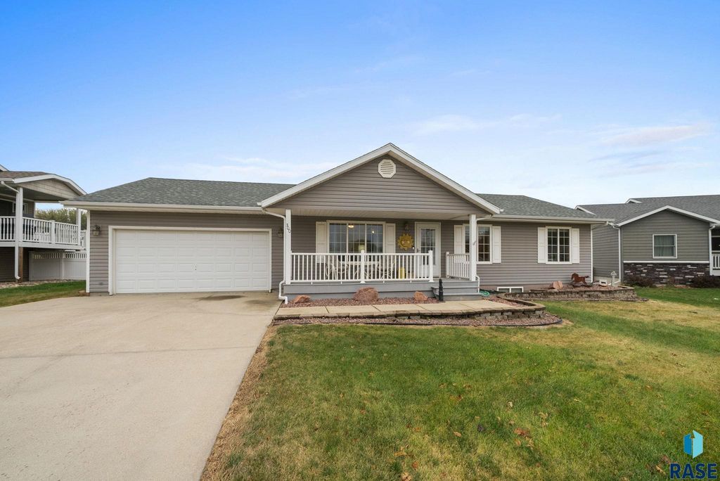 300 W 8th St Street, Dell Rapids, SD 57022