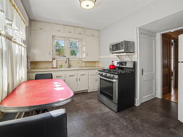 921 Ireland Avenue, Muskegon, MI 49441