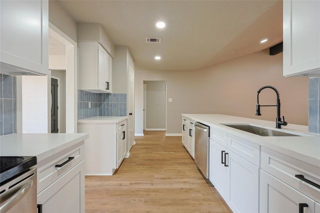 6208 Silver Leaf Drive, League City, TX 77573