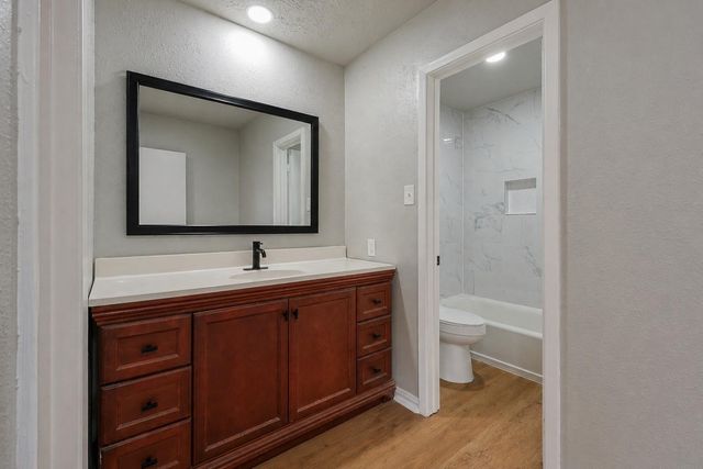 6208 Silver Leaf Drive, League City, TX 77573