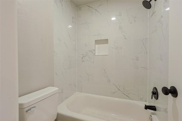 6208 Silver Leaf Drive, League City, TX 77573