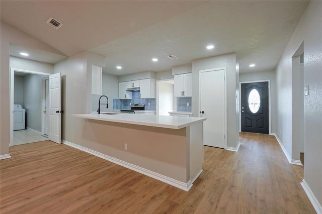 6208 Silver Leaf Drive, League City, TX 77573