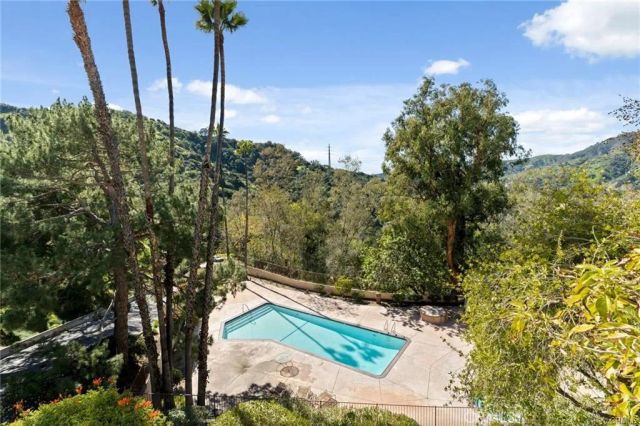 1935 Alpha Road 314, Glendale, CA 91208