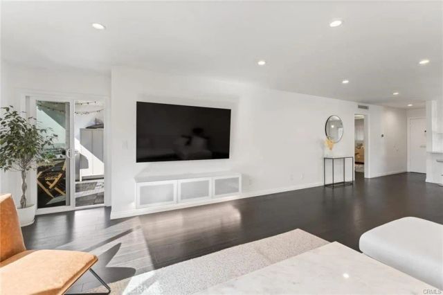 1935 Alpha Road 314, Glendale, CA 91208
