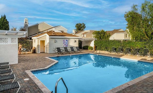 387 Deerfield 77, Irvine, CA 92606