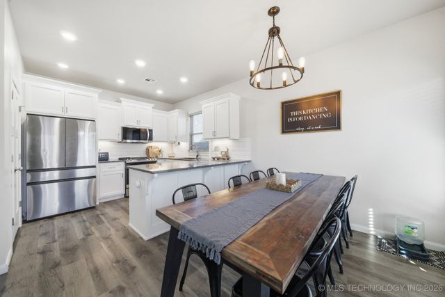 215 W 52nd Street, Sand Springs, OK 74063