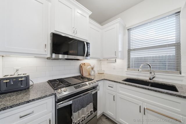 215 W 52nd Street, Sand Springs, OK 74063