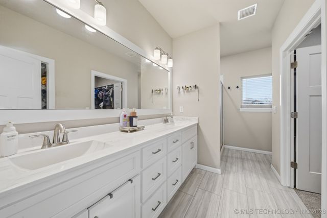 215 W 52nd Street, Sand Springs, OK 74063